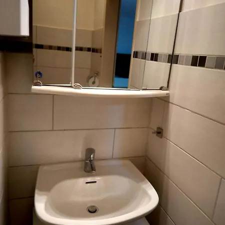 Ferien- Oder Monteurwohnung Stadtnah! *